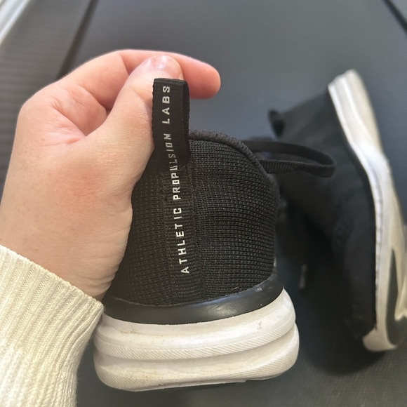 APL techloom pro w knit black shoes size 9.5 - Picture 10 of 12